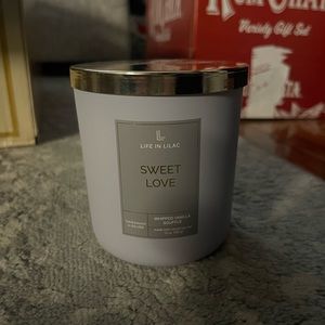 Life in lilac Sweet Love candle